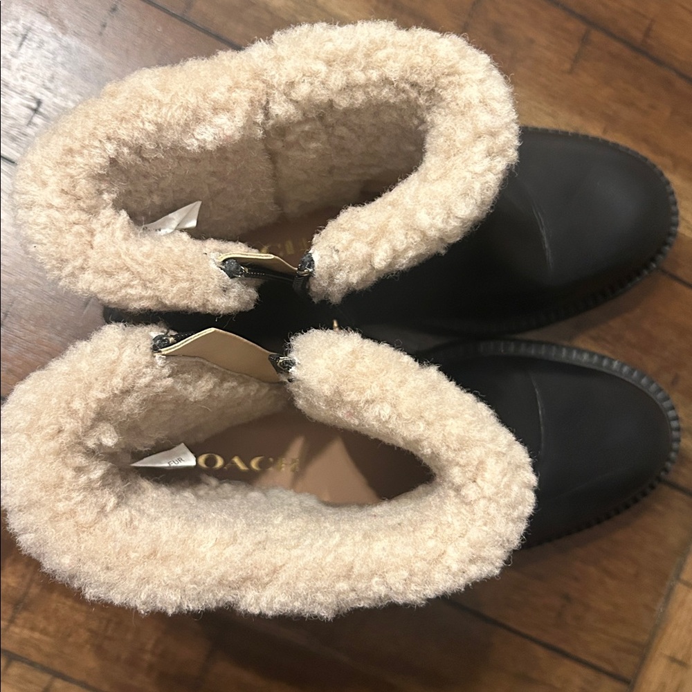 🔥BOOT SALE 🔥 Coach Jane Black Leather Shearling Trim Booties Lug Sole size 7.5 - Picture 11 of 12